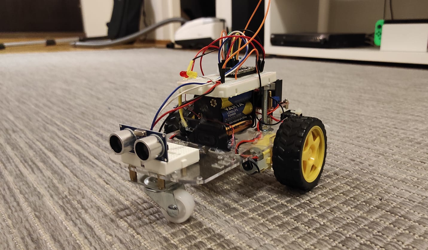 Autonomous, music playing, sonar guided robot.