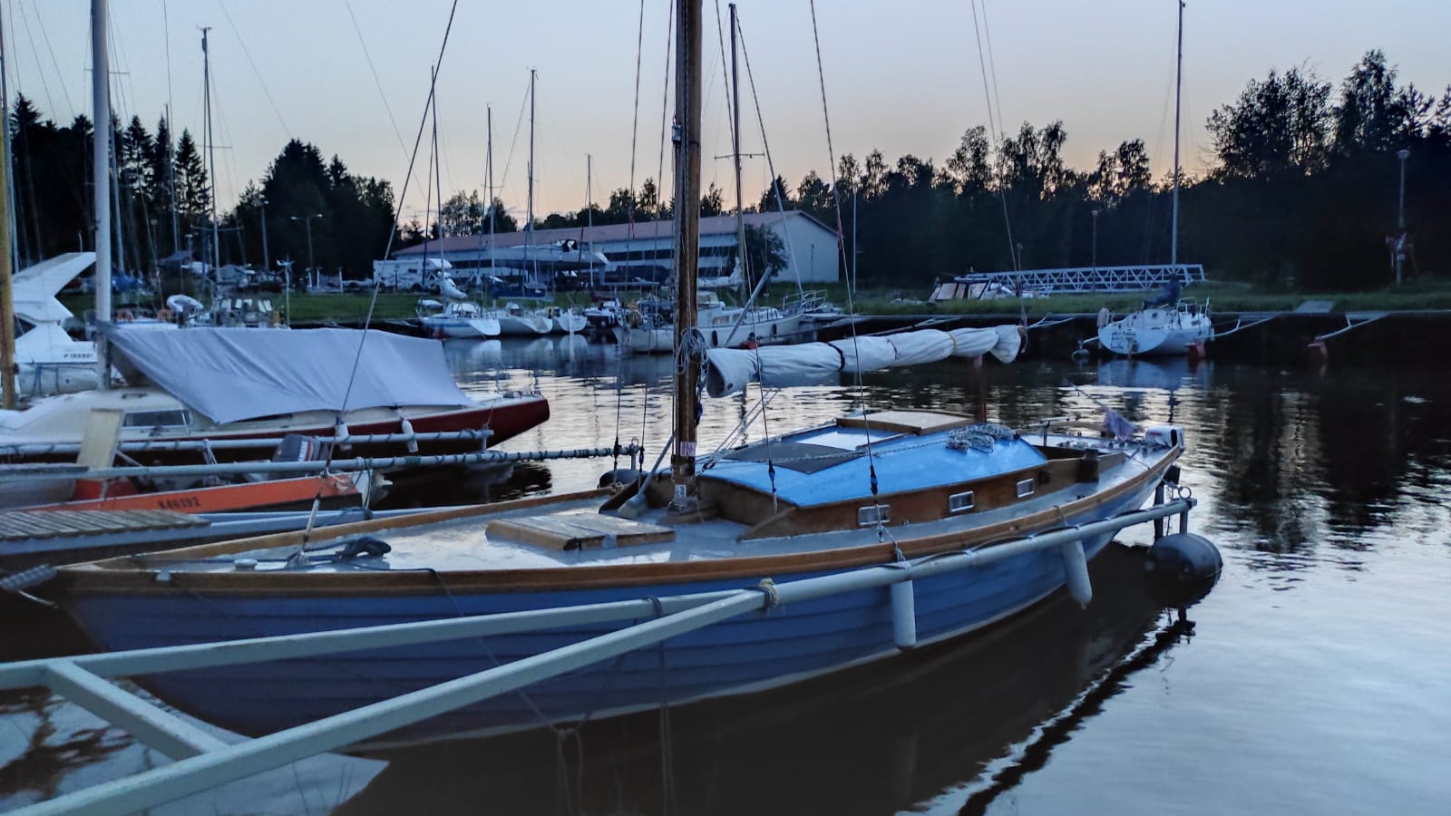 Electrical and navigation system for sailboat